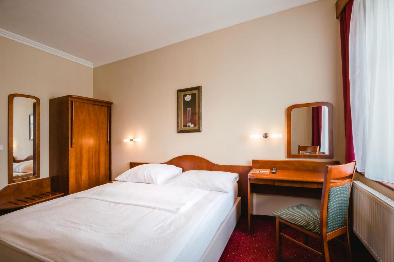 Wellness Hotel Luzan รุมบวร์ก ภายนอก รูปภาพ