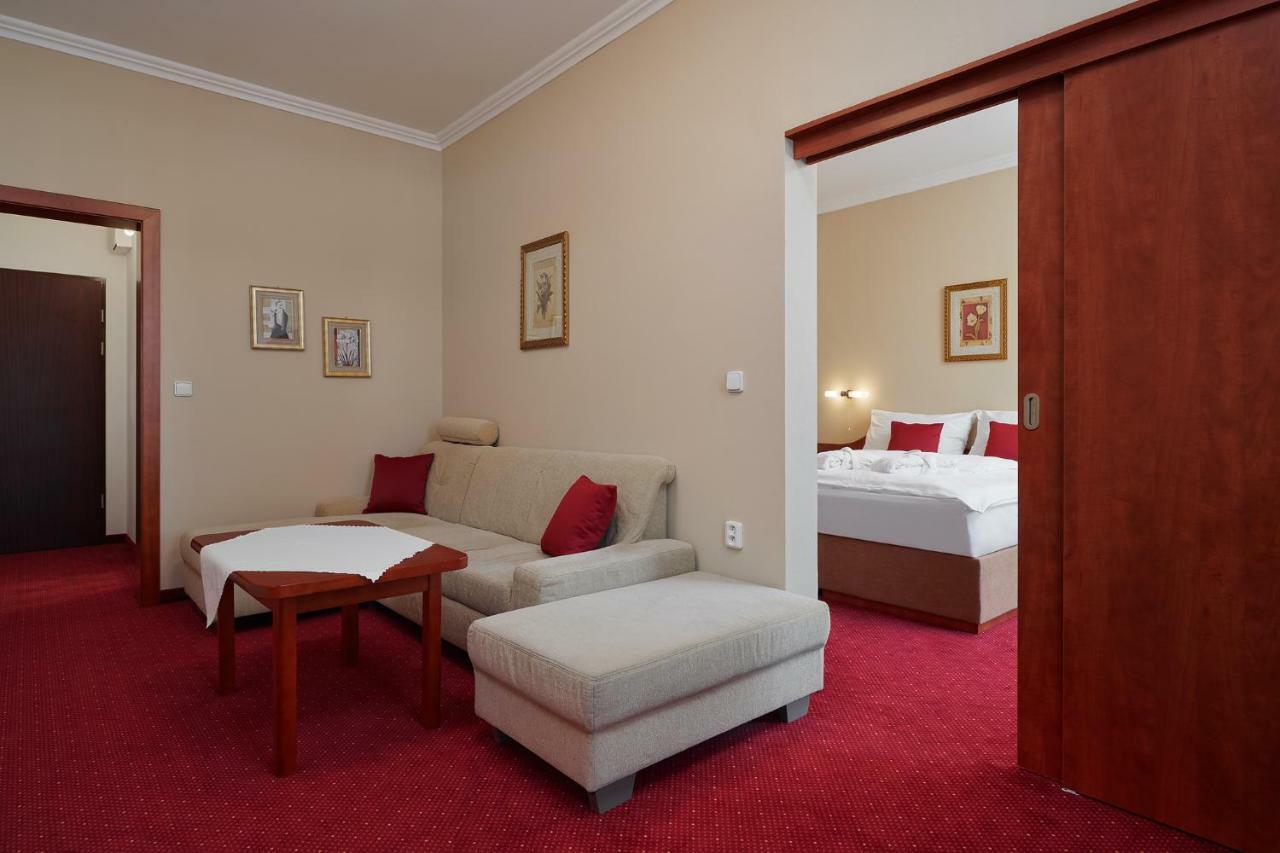 Wellness Hotel Luzan รุมบวร์ก ภายนอก รูปภาพ