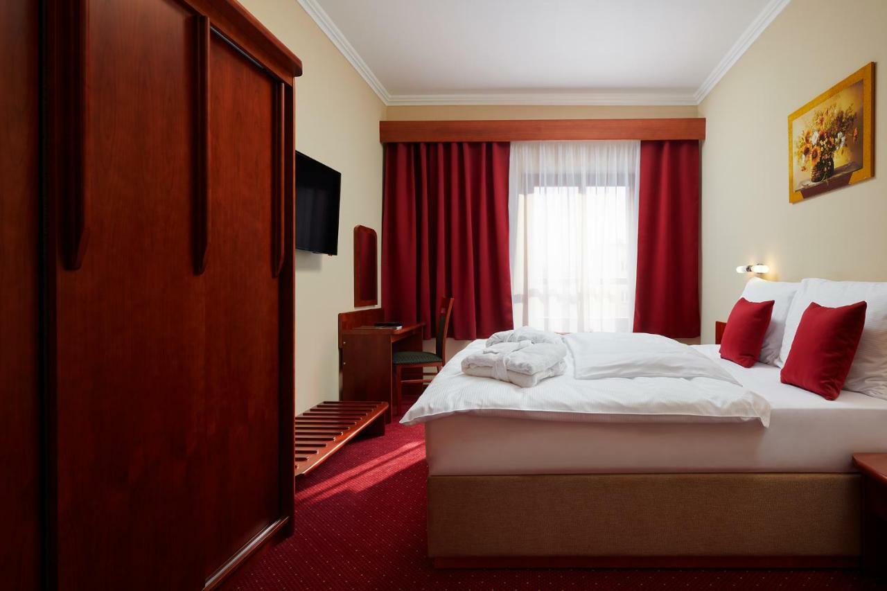 Wellness Hotel Luzan รุมบวร์ก ภายนอก รูปภาพ