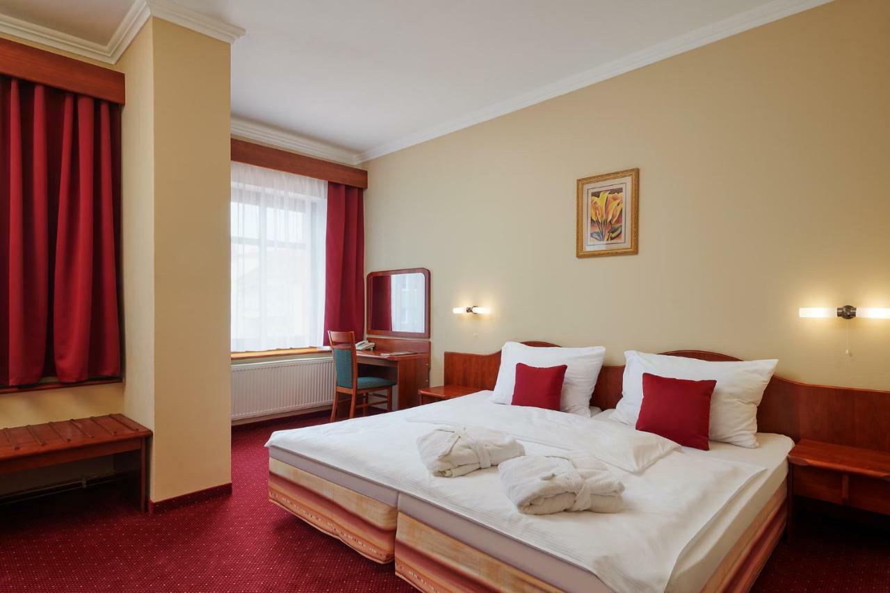 Wellness Hotel Luzan รุมบวร์ก ภายนอก รูปภาพ