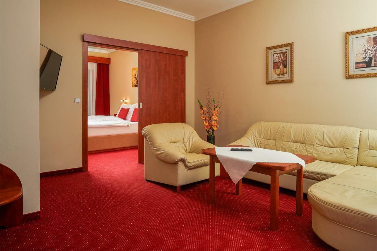 Wellness Hotel Luzan รุมบวร์ก ภายนอก รูปภาพ