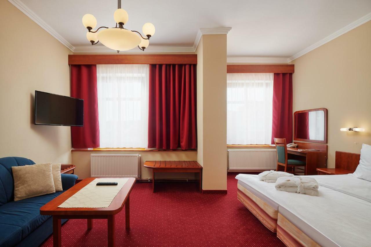 Wellness Hotel Luzan รุมบวร์ก ภายนอก รูปภาพ