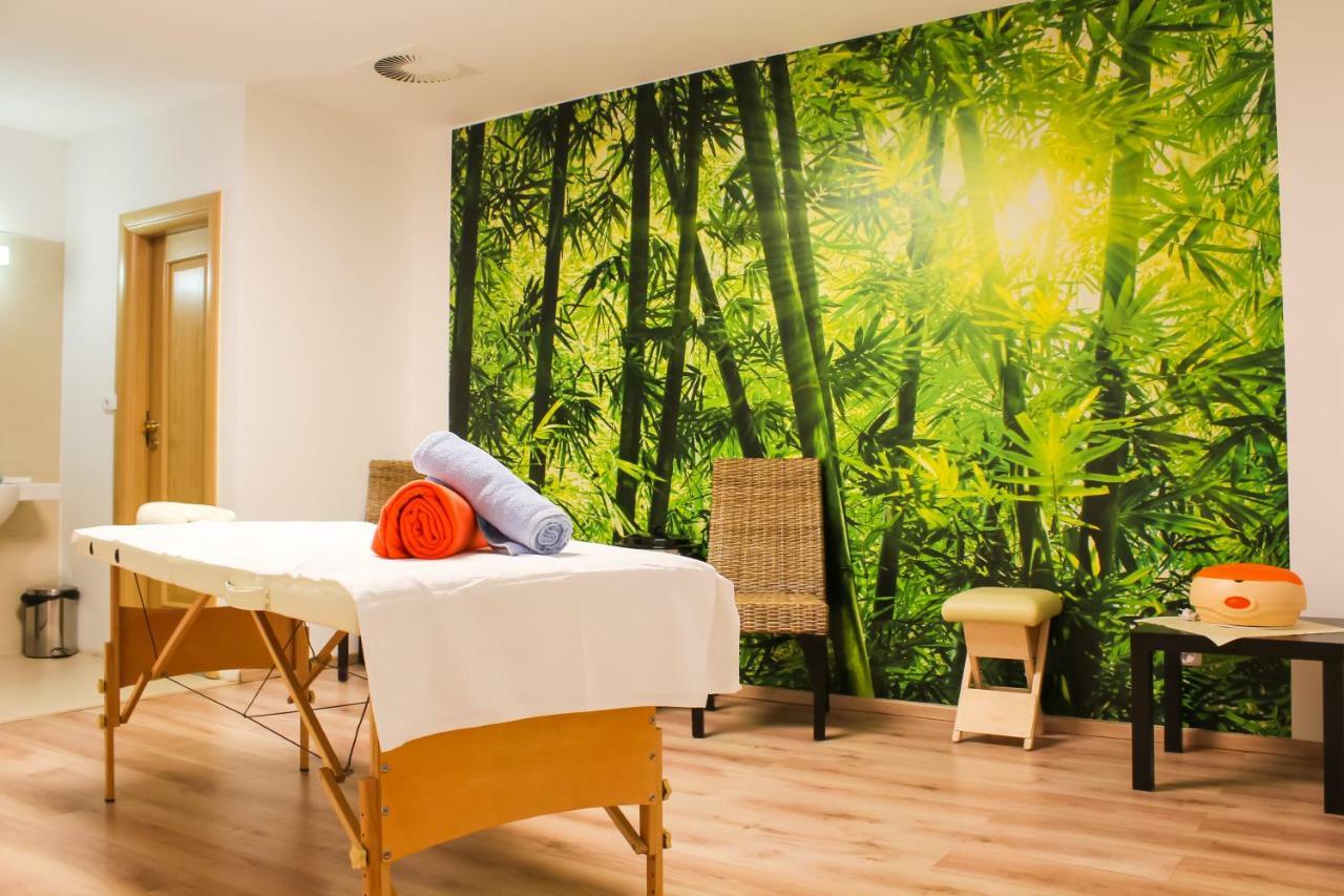 Wellness Hotel Luzan รุมบวร์ก ภายนอก รูปภาพ