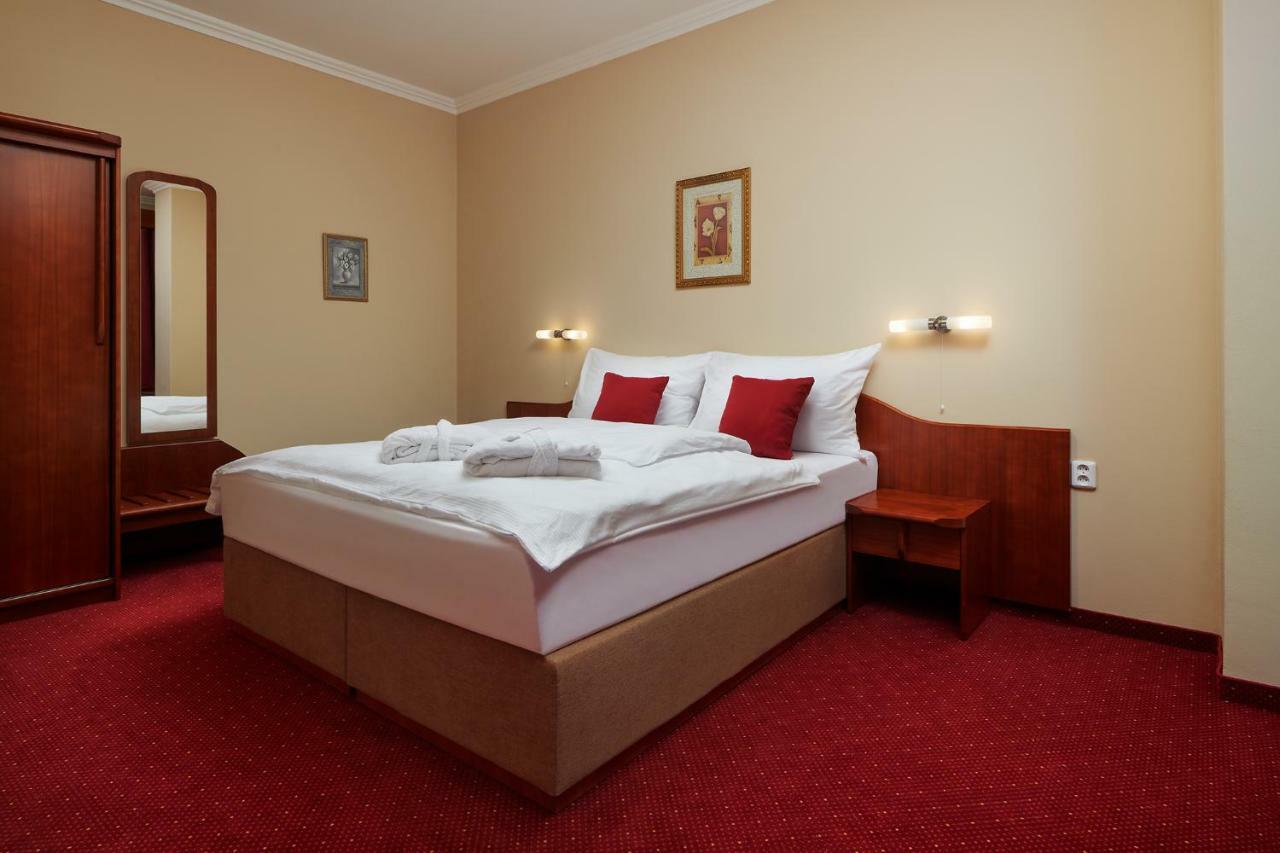 Wellness Hotel Luzan รุมบวร์ก ภายนอก รูปภาพ